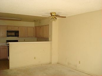 4th image of 2031 Chertsey Dr Unit C