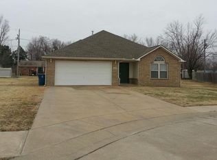 609 Magnolia St, Gentry, AR 72734