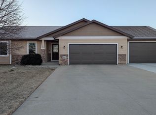 927 16th St SE, Sioux Center, IA 51250