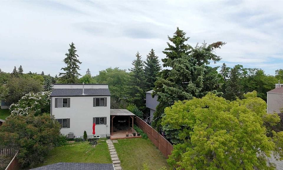 1st image of 3052 E 32a Ave SE