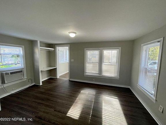 5th image of 3673 Randall St