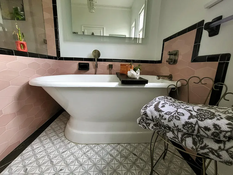Main Bath Tub