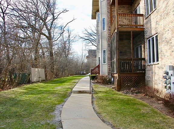 4th image of 3117 Woodland Dr #17