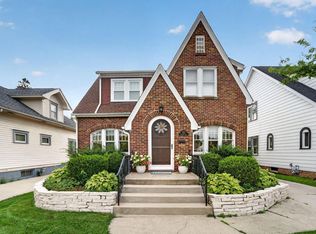 933 Lathrop Ave, Racine, WI 53405