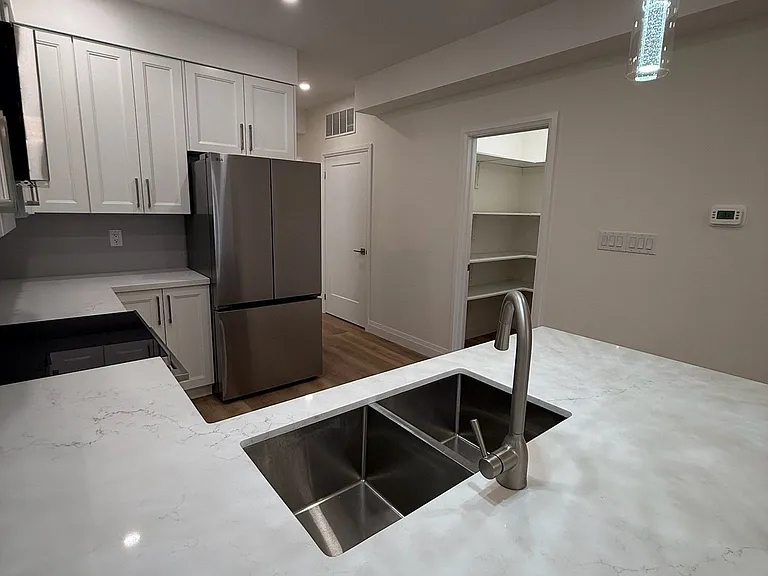 576B Guelph St — Photo 3