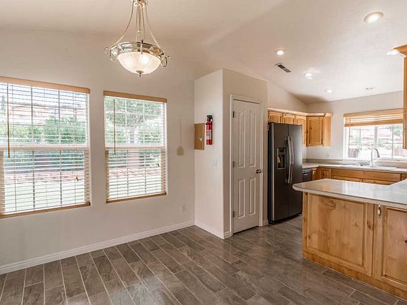 4th image of 524 S Indian Hills Dr Unit 1