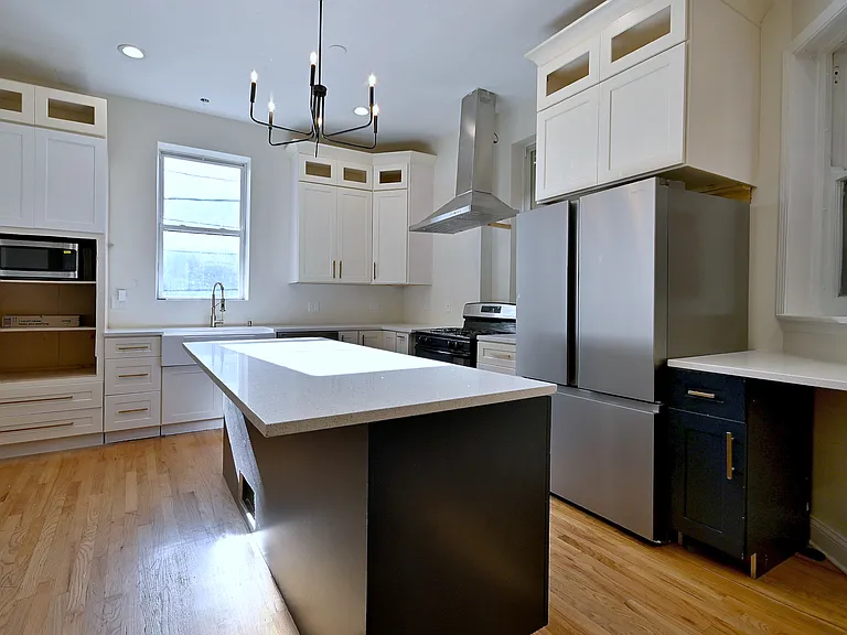 233 N Sacramento Blvd — Photo 10