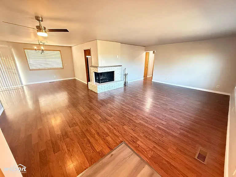 2701 1/2 W Lincoln Ave — Photo 2