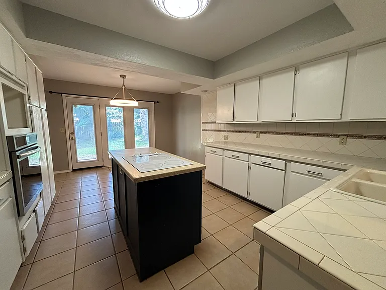 1302 Briar Creek Rd — Photo 8
