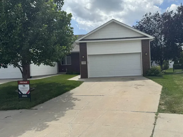 2301 City View Ct, Lincoln, NE 68521