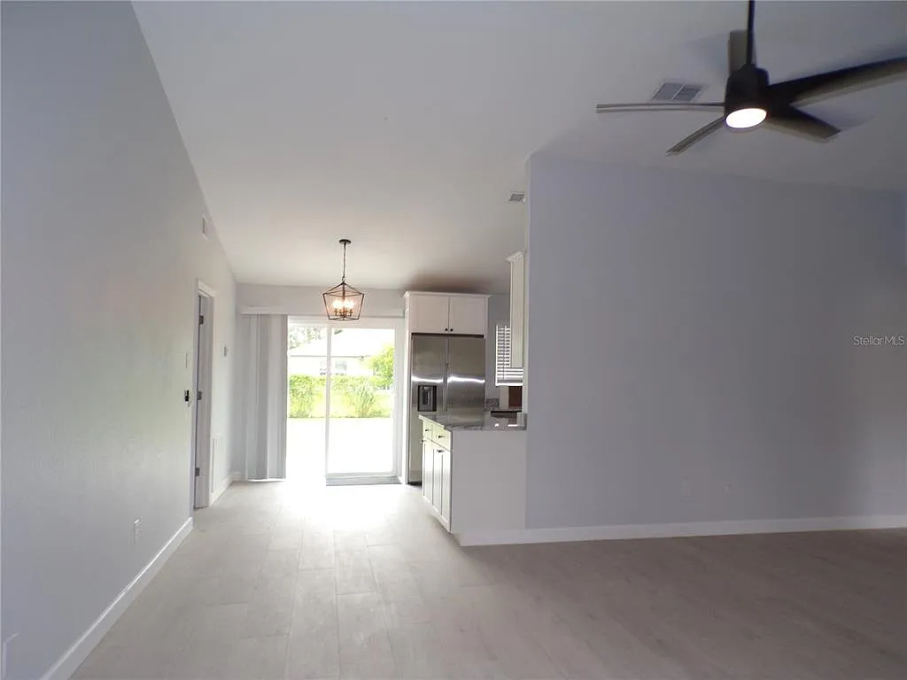 2 bed, 2.0 bath, 988 sqft, $1,900 — Photo 4