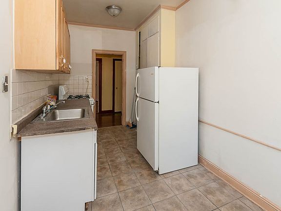 3rd image of 101 Kensington Ave Unit 105