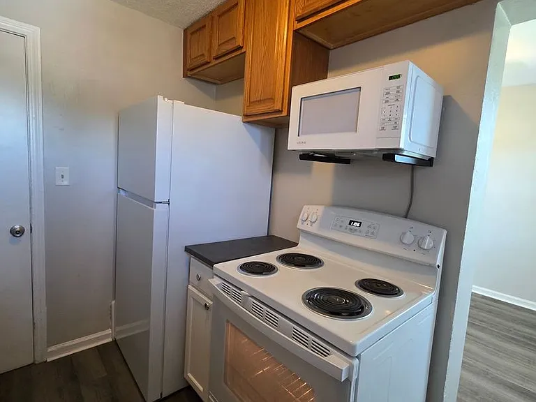 726 S Leonard St — Photo 7