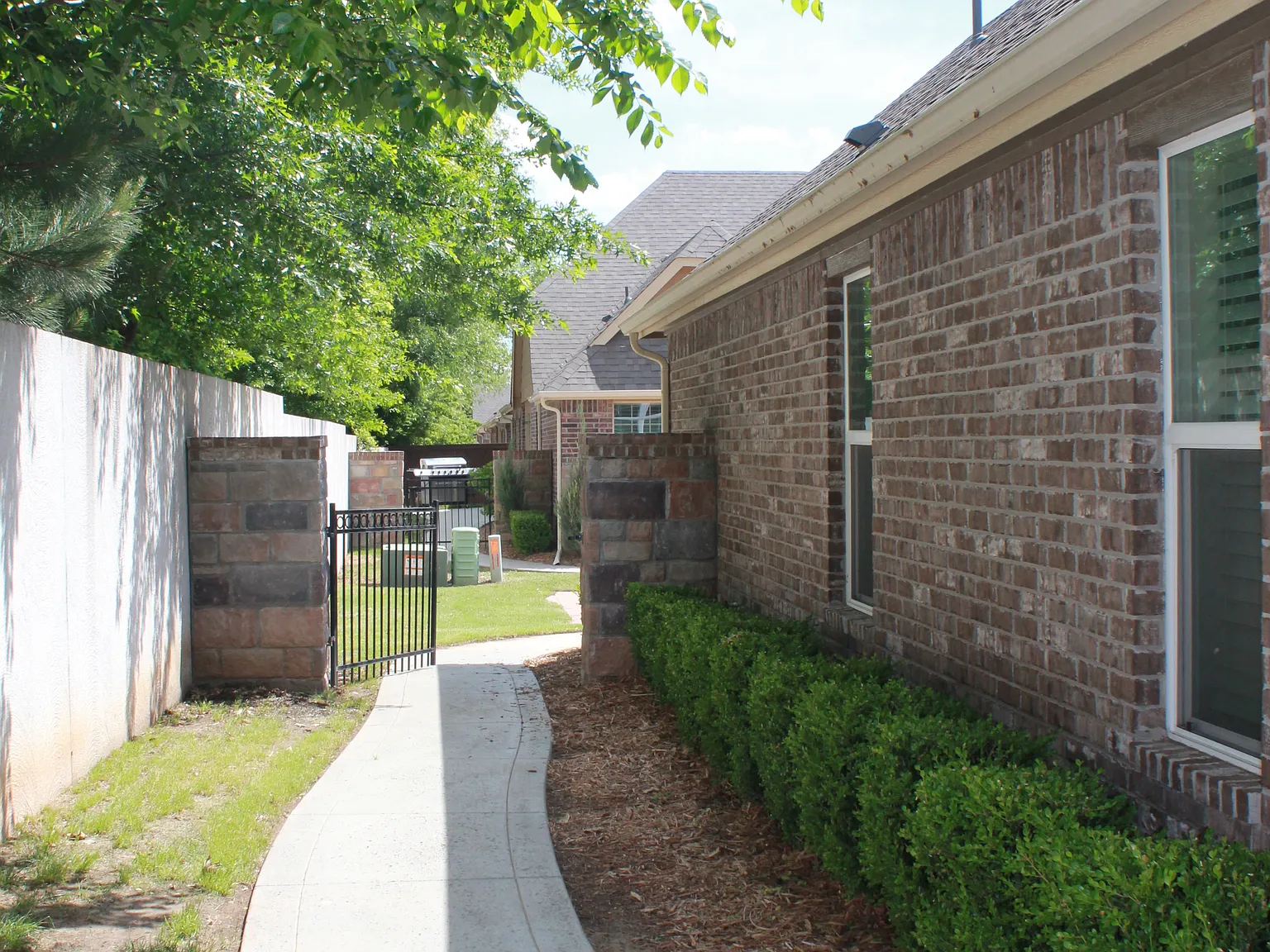 3300 W Princeton St - Beautiful 3BR Patio Home in Gated Arlington Court — Photo 3