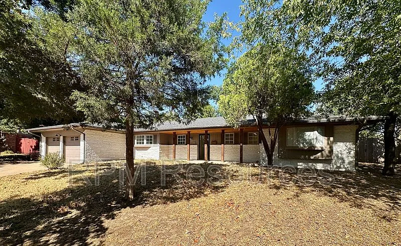 3 bed, 2.5 bath, 2049 sqft, $1,649 — Photo 3