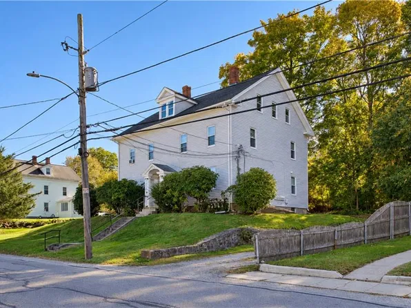 46 Ames St, Coventry, RI 02816