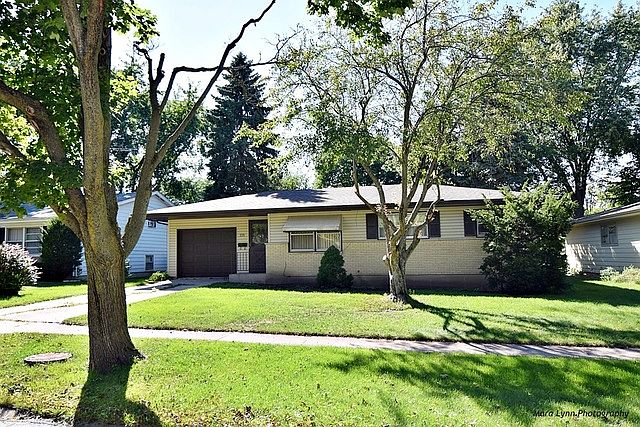 1st image of 221 Fairview Dr