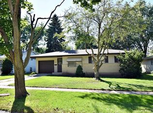 221 Fairview Dr, St Charles, IL 60174