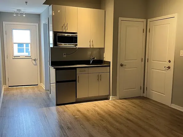 533 N Budd St #3B, Philadelphia, PA 19104