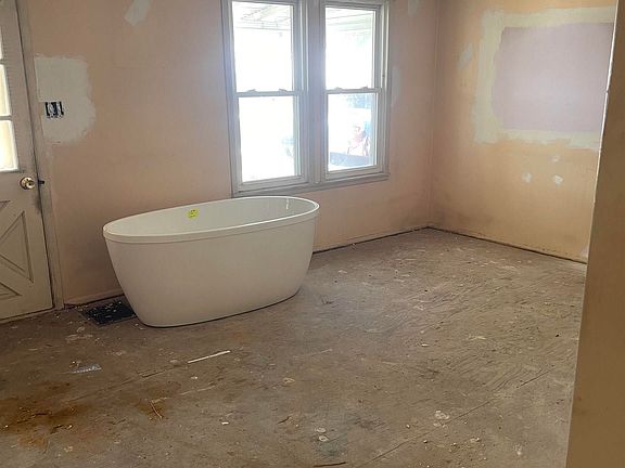 5th image of 7599 Paige Ave