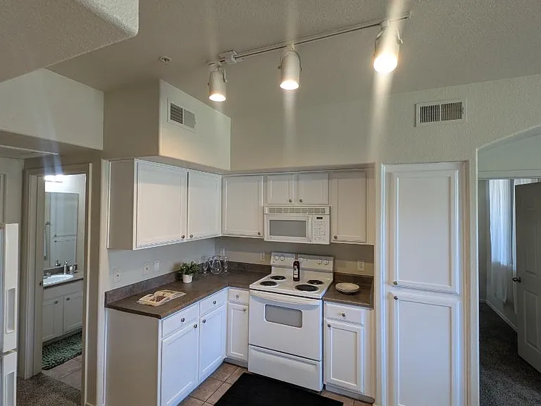 1 bedroom kitchen