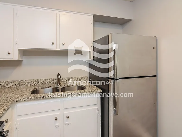 1732693_007_kitchen_8.jpg