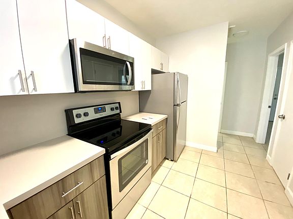 5th image of 410 NE 62nd St #5