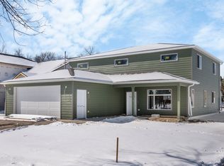 617 N 25th St, Grand Forks, ND 58203