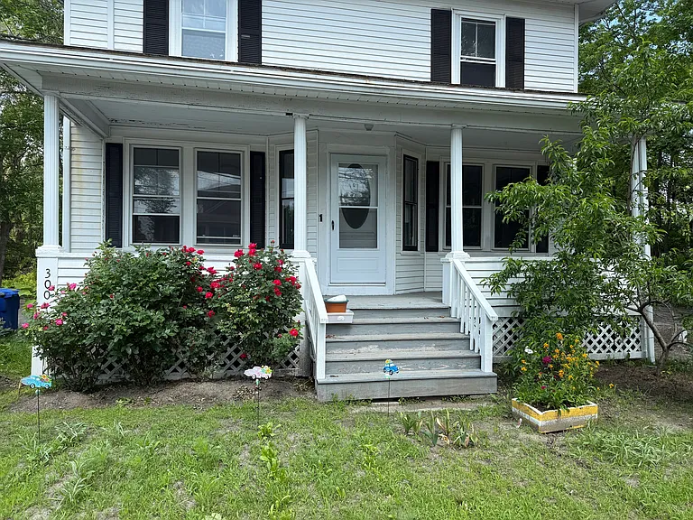 300 Bridge St #1 — Photo 1