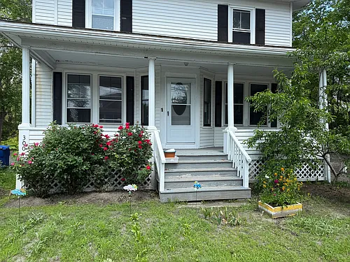 300 Bridge St #1 Photo 1