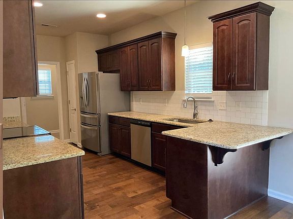 3rd image of 1720 Teresa Ln