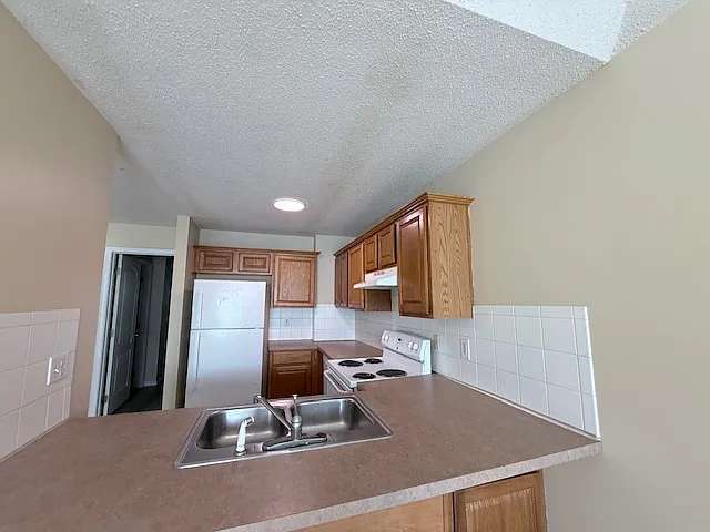 1024 N Cottage St — Photo 5