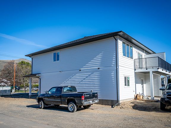4th image of 3279A Schubert Rd