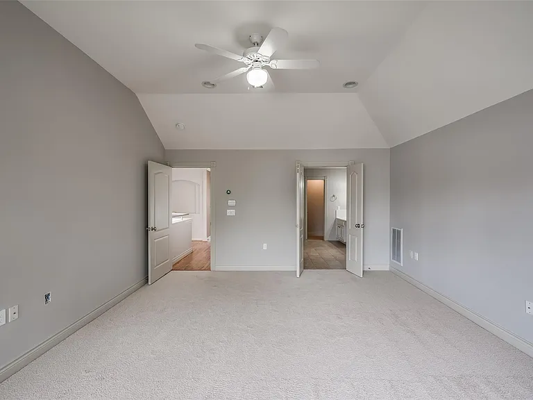 315 Sandman St — Photo 10