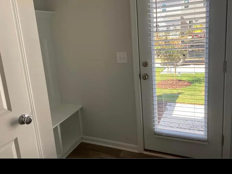 196 Liam St — Photo 4
