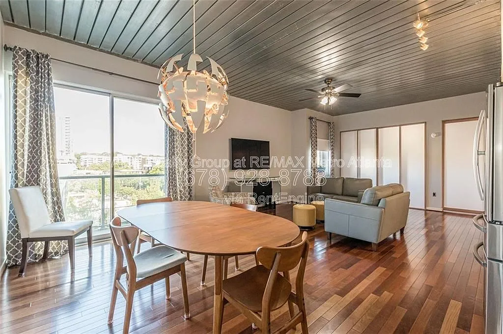 2 bed, 2.0 bath, 1194 sqft, $2,700 — Photo 1