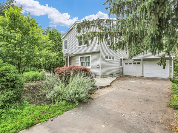 2109 Grange Dr, Urbana, IL 61801