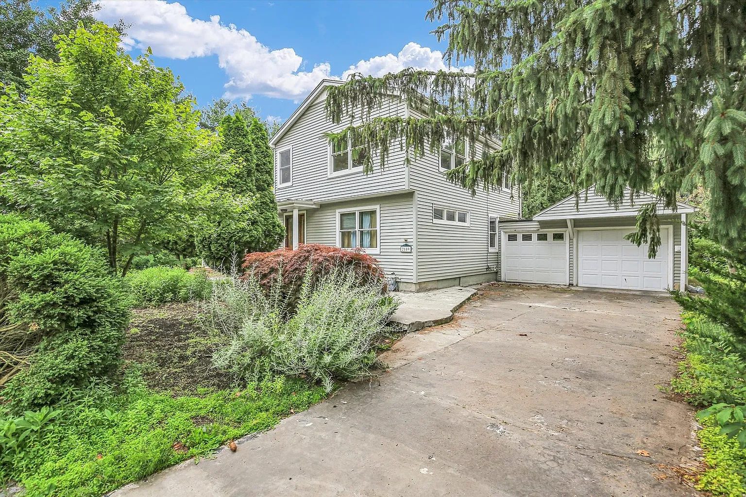 2109 Grange Dr photo 1