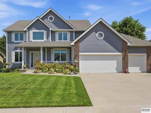 19516 Farnam St, Elkhorn, NE 68022