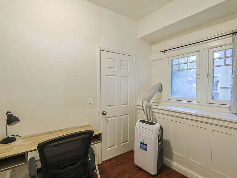 2626 S Budlong Ave #4 — Photo 7