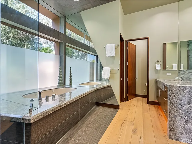 68 Royal Saint Georges Way — Photo 44