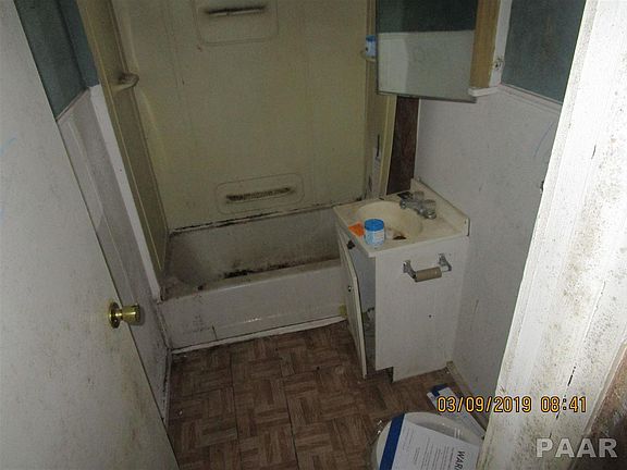 5th image of 401 S Clarence Pl