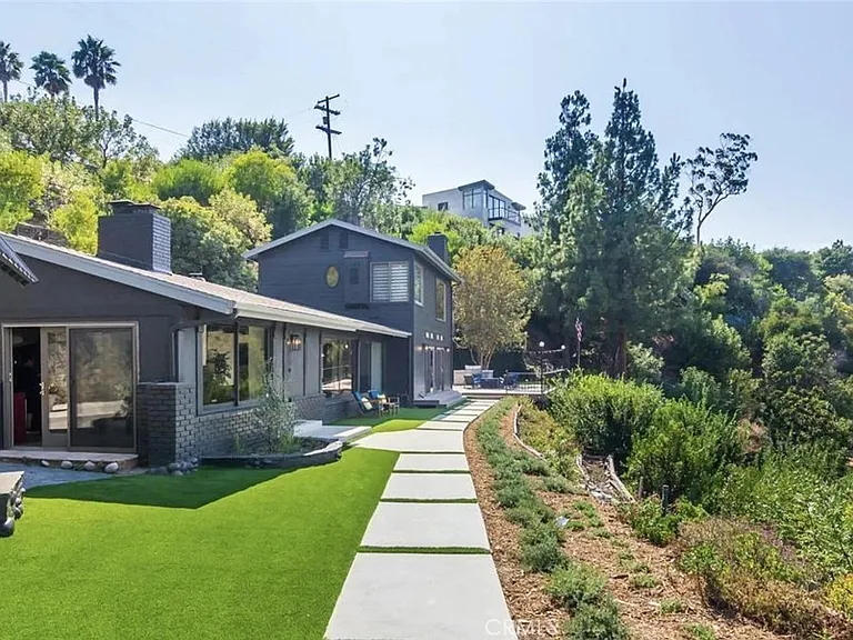 3656 Sunswept Dr — Photo 2