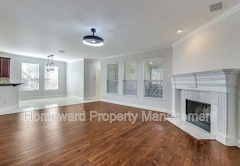 7526 Greenvalley Ln — Photo 7