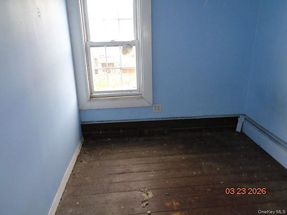 5th image of 19 E 10th Road