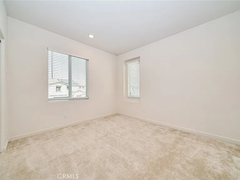 2622 E Embry Ln — Photo 26