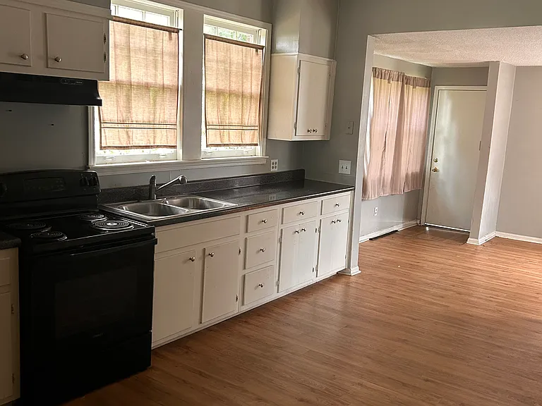 2404 Jackson Ave — Photo 26