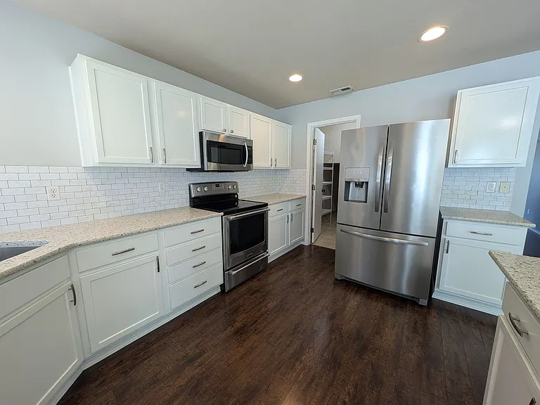 2233 Wallace Loop — Photo 9