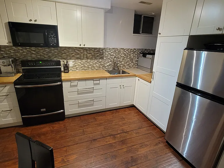 Flavelle Dr — Photo 15