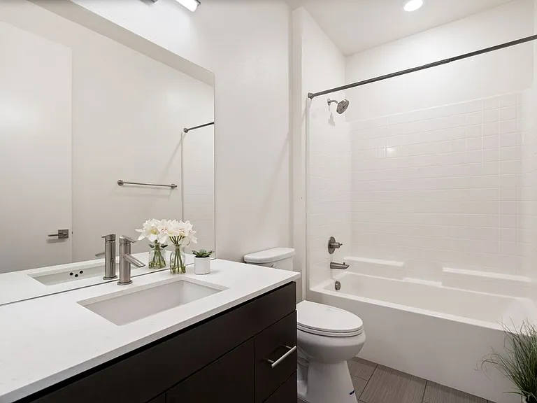 2700 E Chaucer St #14 — Photo 27